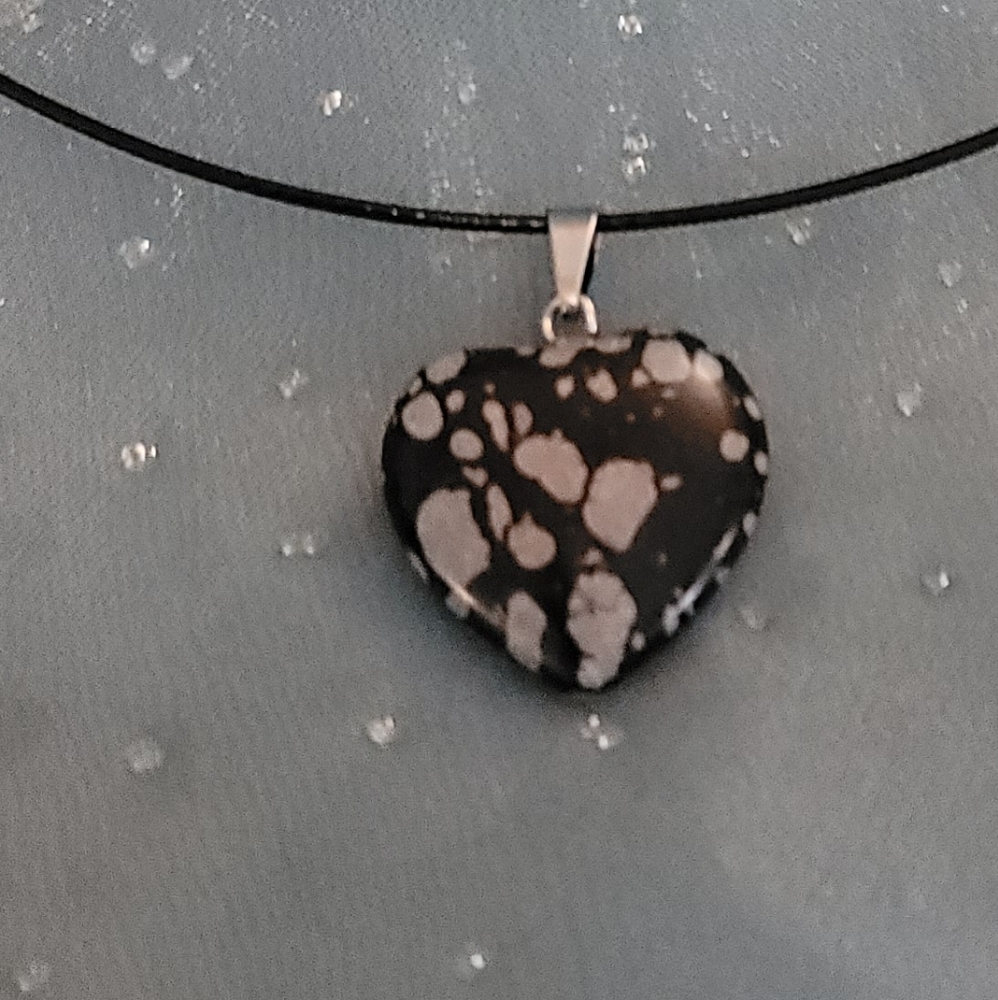 Pretty circular necklace with barrel screw clasp with ONE 1 Heart pendent - Picture 4 of 13